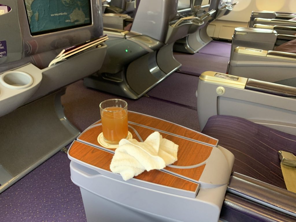 Thai Airways Domestic Business Class im A330 Thai Airways A330 domestic Business Class von Phuket nach Bangkok