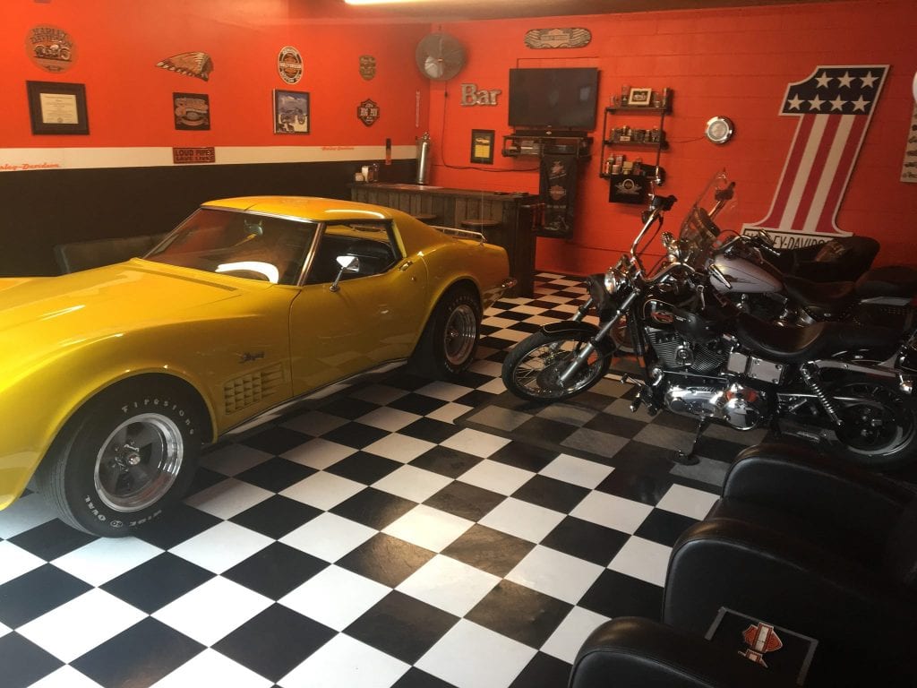 Man cave ideas-back and white garage floor