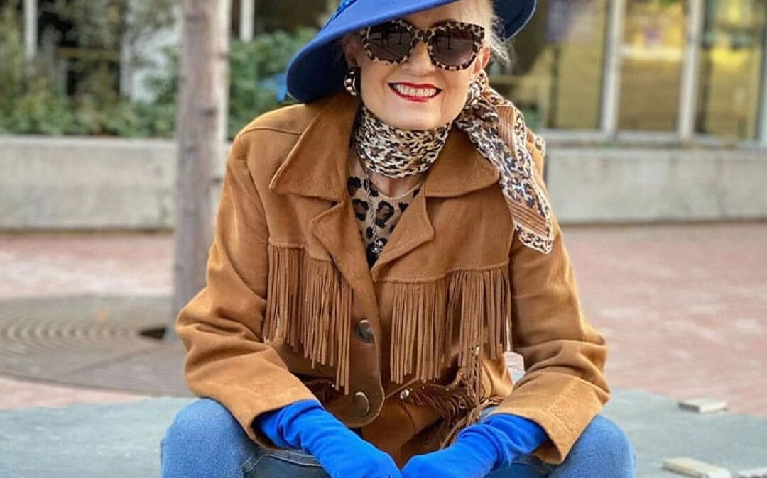 How to wear gloves as a stylish accessory for winter