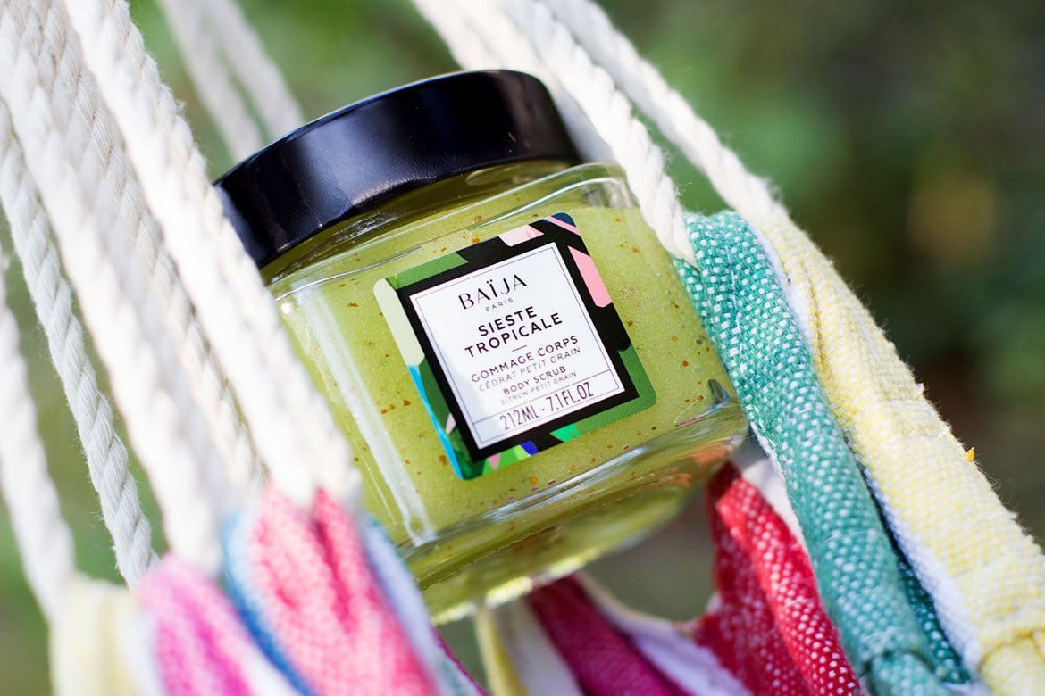 Pot of Baïja Tropical nap Body Scrub in a hammock