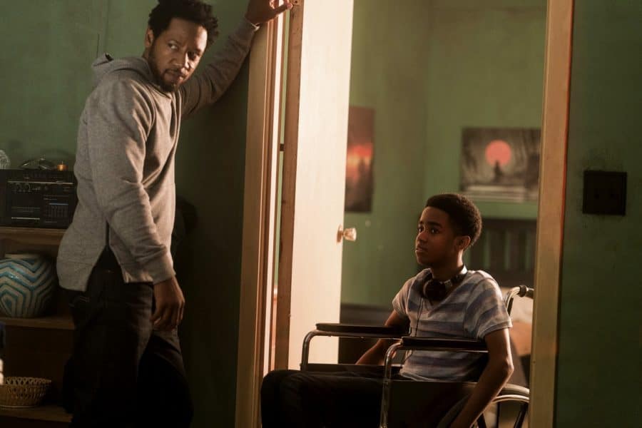 Na Sombra da Lei (Dragged Across the Concrete) 3 Na Sombra da Lei Tory Kittles e Myles Truitt