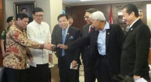 Menko Polhukam Tedjo Edhi Purdijatno dan Mendagri Tjahji Kumolo menemui pimpinan DPR-RI, di Senayan, Jakarta, Rabu (1/4)