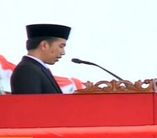 Presiden Jokowi memberikan arahan pada HUTke-70 TNI, di Dermaga Indah Kiat, Cilegon, Banteng, Senin (5/10)
