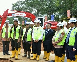 Presiden Jokowi sampaikan sambutan saat groundbreaking kereta cepat Jakarta-Bandung di Bandung (21/1). (Foto:Humas/Jay)