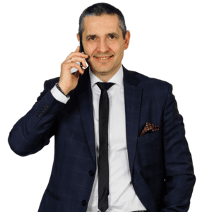 Karol Bartkowski_tel mm Karol Bartkowski z telefonem przy uchu
