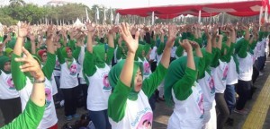 A number of participants join Stunting Prevention Campaign at the Hotel Indonesia Roundabout on Sunday (16/9). (Photo by: Health Ministry)