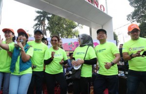 Mensesneg, Menteri Ketenagakerjaan, dan Menteri Kelautan dan Perikanan nampak ikut memeriahkan Setneg Fun Run Asian Games 2018 di Jakarta, Minggu (29/7). (Foto: Humas Kemensetneg).