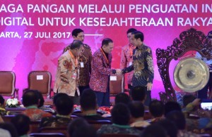 President Jokowi opens the 2017 National Working Meeting of Inflation Control at Grand Sahid Jaya Hotel, Jakarta, Thursday (27/7) (Photo: PR/Jay)
