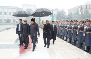 President Jokowi is welcomed by President Ghani in an official welcoming ceremony in Afghanistan, Monday (29/1) (Photo: Twitter account of Cabinet Secretary Pramono Anung)