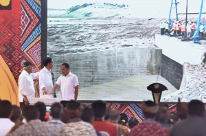 President Jokowi inaugurates Raknamo Dam, Raknamo Village, Amabi Oefeto Sub-district, Kupang Regency, NTT, Tuesday (9/1) afternoon. (Photo: PR/Agung).