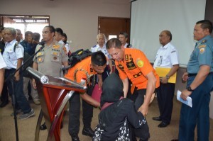 BNPP Head meets with the victims next-of-kin of the crashed Lion Air JT-610 at the Ibis Hotel, Cawang, Jakarta, Monday (5/11). (Photo by: Public Relations of BNPP)
