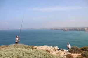 Fort Fortaleza de Sagres - Die alte Festung von Sagres an der Algarve Fort `Fortaleza de Sagres´ - Angler