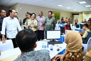 President Jokowi inspects the service of tax amnesty program on Friday (30/9), at the Headquarter of Directorate General of Taxation, Jakarta