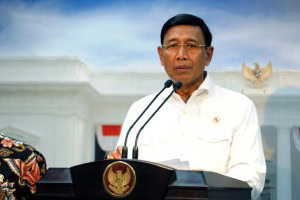 Menko Polhukam Wiranto memberi keterangan pers terkait hasil Ratas Reformasi Hukum (11/10). (Foto: Humas/Jay)