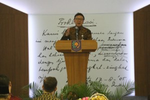 Mendagri Tjahjo Kumolo memberikan pengarahan pada Pembekalan Kepemimpinan Pemerintah Dalam Negeri bagi Kepala Daerah dan Wakil Kepala Daerah Angkatan III Tahun 2017," di Jakarta, Rabu (6/12). (Foto: Puspen Kemendagri)