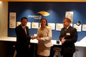 Head of National Agency for Disaster Management, Willem Rampangilei, receives an award for Community-based Landslide Early Warning System in Sydney, Australia, Friday (16/3). (Photo: Public Relations Division of BNPB)
