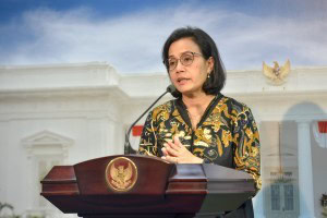 Minister of Finance Sri Mulyani delivers press statement after a limited meeting, at the Presidential Office, Jakarta, Tuesday (2/10). (Photo by: JAY/ PR Division)