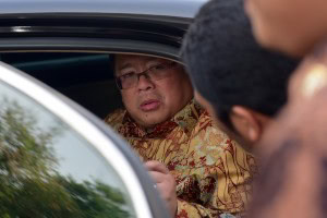 Minister of National Development Planning/Head of National Development Planning Board (Bappenas)Bambang Brodjonegoro answering the Press after attending limited cabinet meeting, at State Palace, Jakarta, Tuesday (16/10). (Photo: Rahmat/PR)