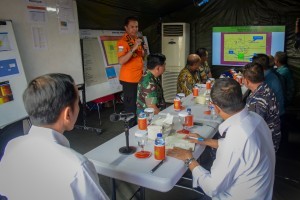 BNPP Head M. Syaugi delivers his report at an evaluation meeting chaired by President Jokowi, at the Tanjung Priok JITC2 Command Post, Jakarta, Friday (2/11). (Photo by: Agung/Public Relations Division)