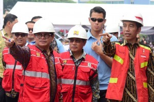 President Jokowi and Cabinet Secretary Pramono Anung attend the opening of the 2018 Indonesian Construction Exhibition, the 2018 Indonesian Infrastructure Week, and the Acceleration of Construction Workers Certification at JI Expo, Jakarta, Tuesday (31/10). Photo by: Oji/PR.