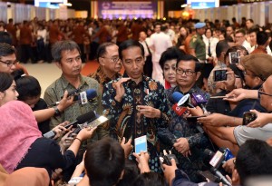 President Jokowi answers reporters question after openingthe 2017 National Working Meeting (Rakernas) of the Indonesian Buddhists Association (Walubi) in JIExpoKemayoran, Jakarta, Thursday (26/10). (Photo by: Jay/Public Relations Division)