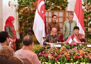 President Jokowi and Singapore's Prime Minister Lee Hsien Loong witness the signing of MoUs on education sector, Thursday (7/9), in Singapore