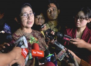 Minister of Health responds to the journalists questions after attending Limited Meeting on the Handling of Diphtheria at Bogor Presidential Palace, Wednesday (27/12) (Photo: PR/Agung)