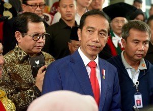 President Jokowi answers reporters questions after delivering general lecture at University of North Sumatera, Medan, Monday (8/10. (Photo: Rahmat/PR)