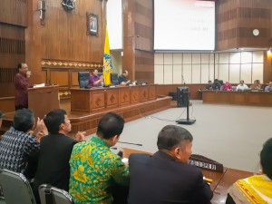 Governor of Bali Wayan Koster delivers remarks before members of the House of Representatives Commission II at the Office of the Governor of Bali, Denpasar, Bali, Monday (29/7). (Photo by: AGUNG/PR)
