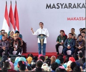 President Jokowi attends Evaluation of Development Policy and Empowerment of Village Community, in Makassar, Saturday (22/12). (Photo by: Presidential Secretariat)