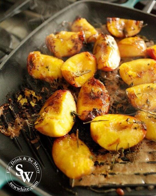 Golden caramelised peaches on the grill for a BBQ.
