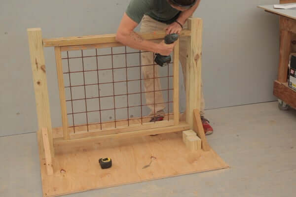 INSTALLING THE FRAME TOP HOG WIRE DECK RAILING