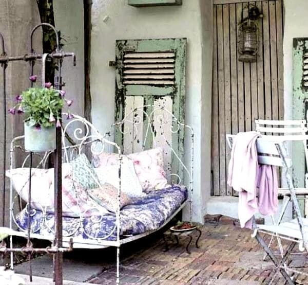 WROUGHT IRON DAYBED PATIO FURNITURE IDEAS
