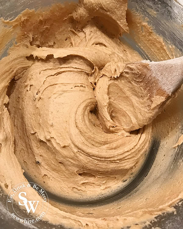 Mix the cookie mixture together