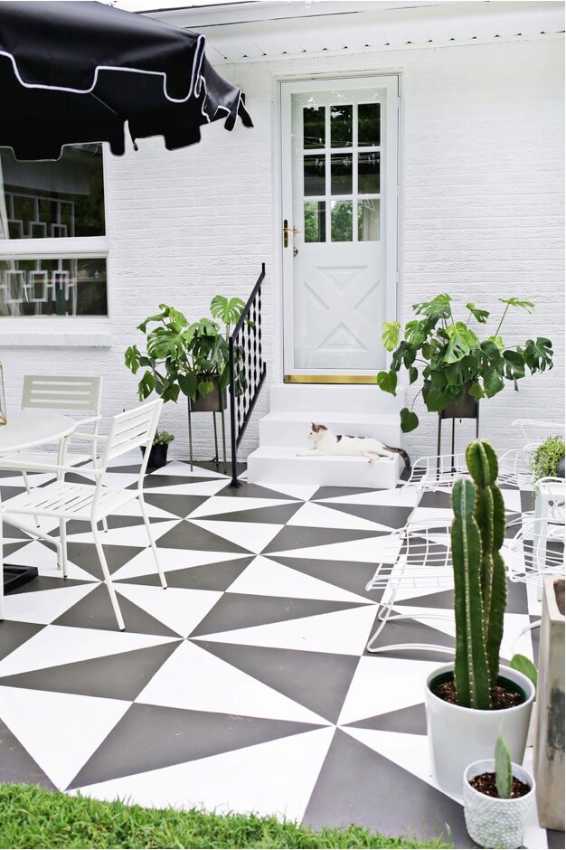 BLACK AND WHITE TRIANGLES PORCH FLOOR COLOR IDEAS
