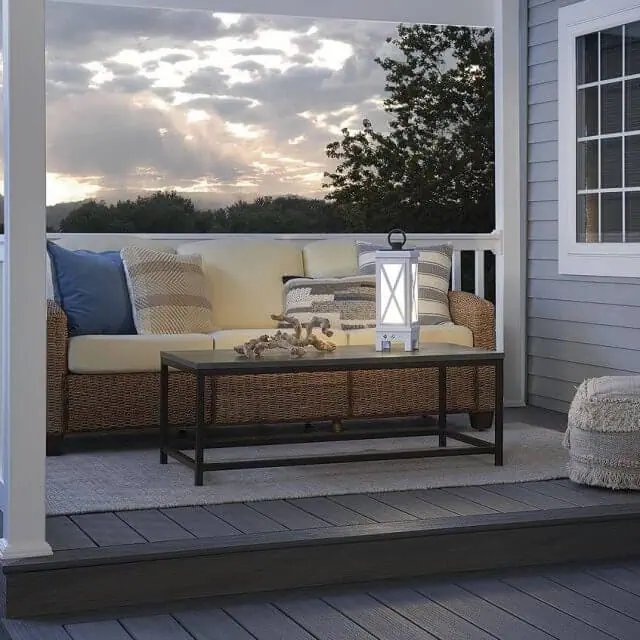 OUTDOOR PORCH FARMHOUSE LANTERN LIGHT IDEAS