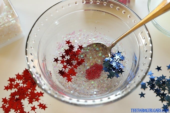 Looking for a fun red, white and blue craft idea to keep the kids busy at your July Fourth Celebration?This Patriotic Party Slime makes the perfect party favor. #slimerecipe #slime #4thofjulycraft