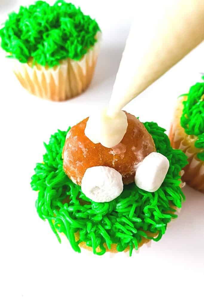 Hippity Hoppity, these Easy Bunny Butt Cupcakes are the perfect Easter dessert. This cute Easter Cupcake recipe is easy to decorate and fun to eat.