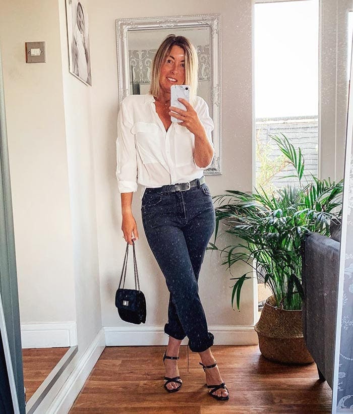 Sarah wears a white shirt and jeans | 40plusstyle.com