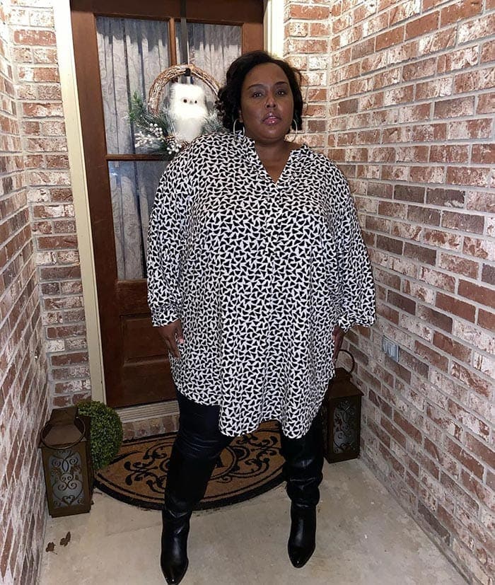 Hiding a belly with a tunic top and leggings | 40plusstyle.com