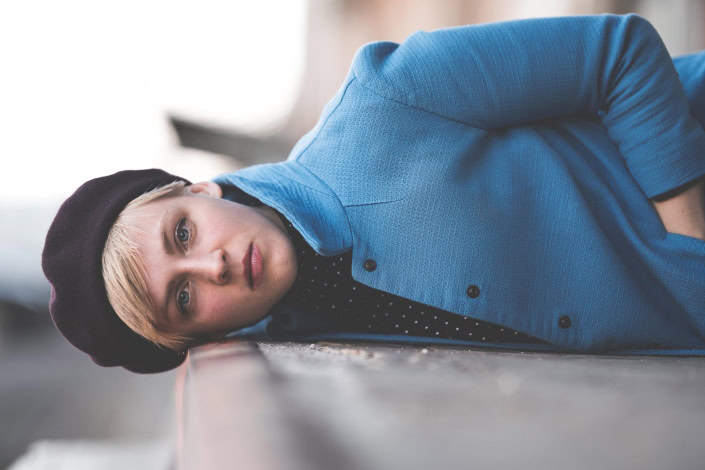 alles eine Frage der Perspektive alles eine Frage der Perspektive, Fashion Art Portrait fotografiert auf der Rampe vom Zughafen in Erfurt