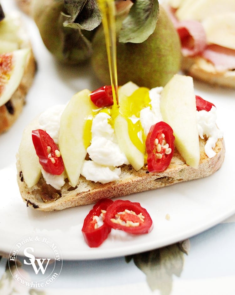 pears on toast with mozzarella and chilli