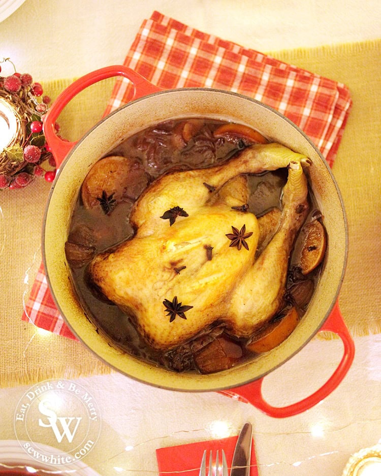 the cooked chicken cooked in red wine in one pot for Christmas.