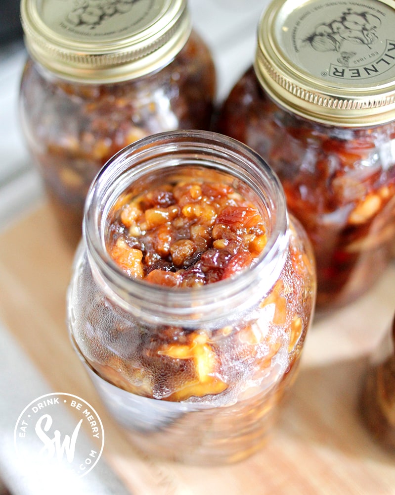 Finished vegan mincemeat in the glass kilner jars