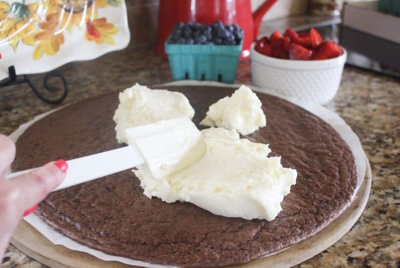 This red, white and blue Star-Spangled Brownie Pizza is perfect for any patriotic celebration. Bring this easy patriotic recipe to your July 4th picnic.