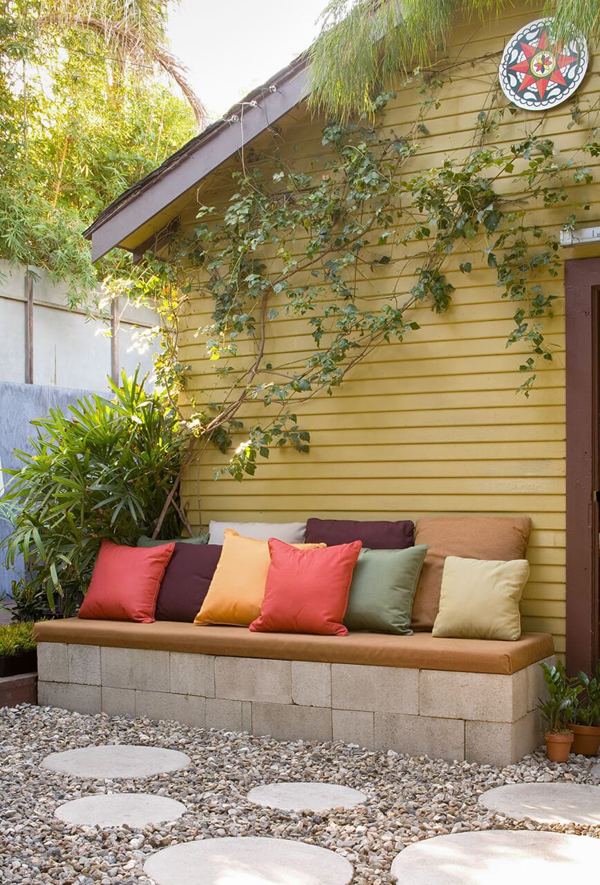 SIMPLE OUTDOOR SEATING FOR PATIO DESIGN IDEAS ON A BUDGET