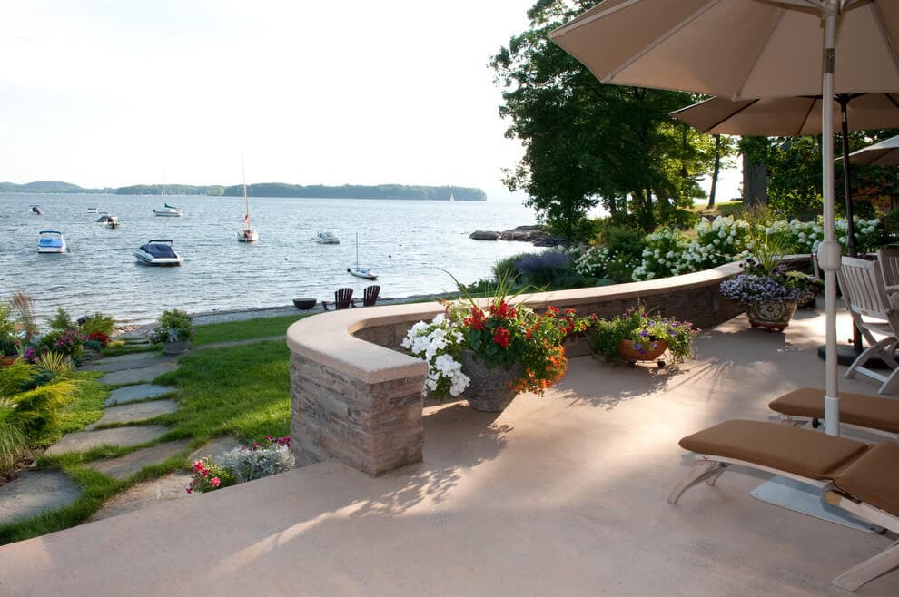 HOW TO MAKE A PATIO LOOK MORE BEAUTIFULL WITH REFINISH THE CONCRETE