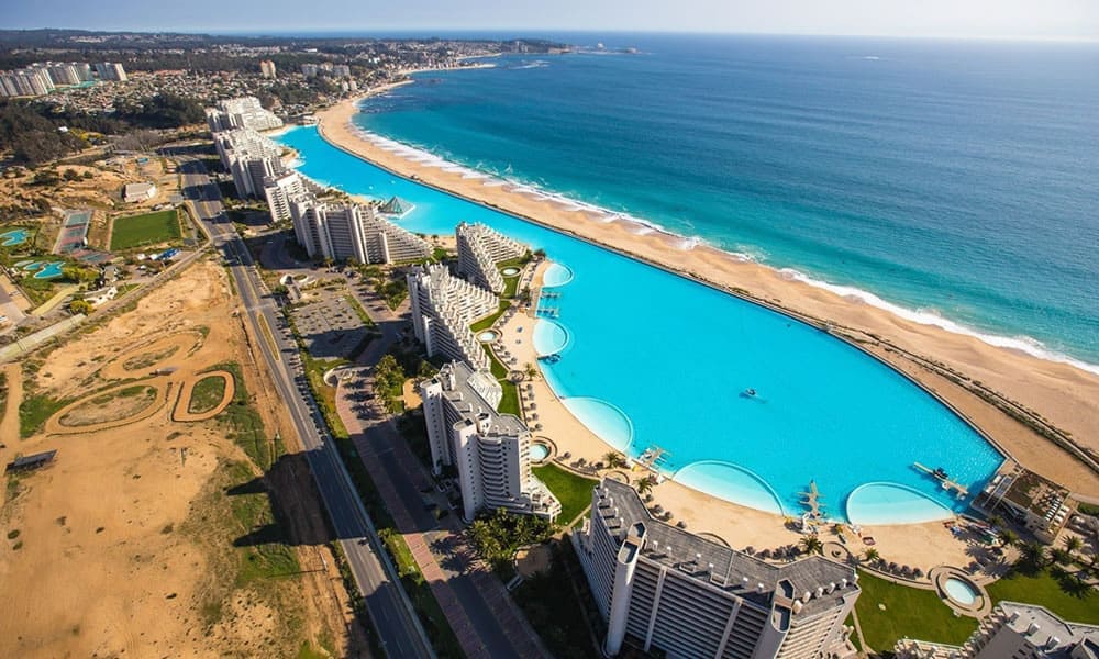 35 Of The Coolest Swimming Pools