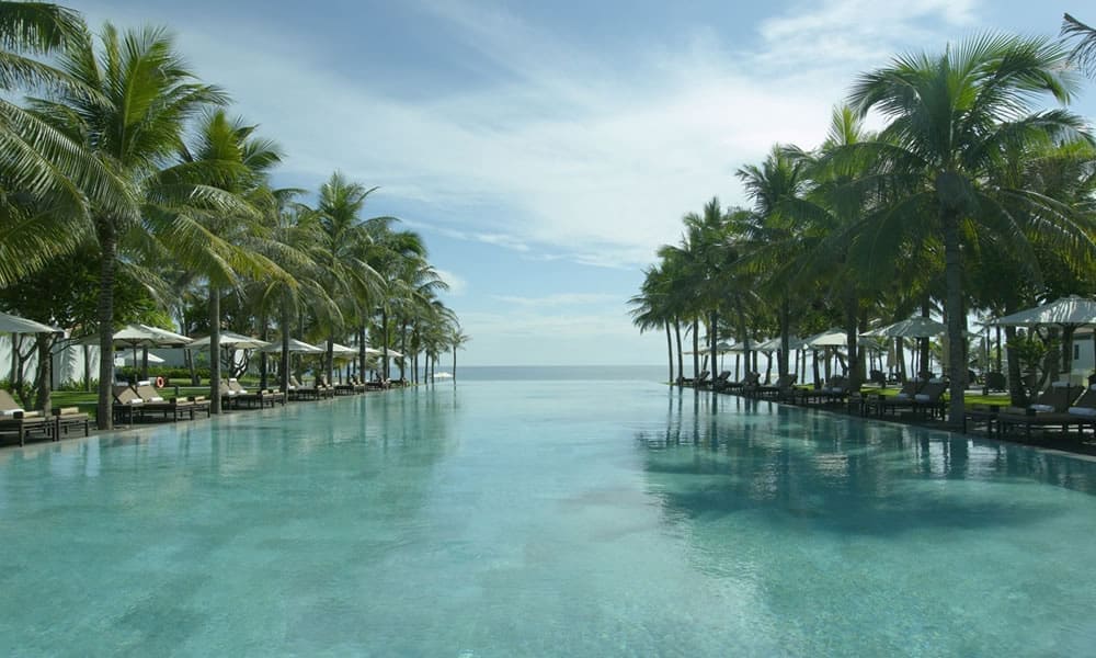 35 Of The Coolest Swimming Pools