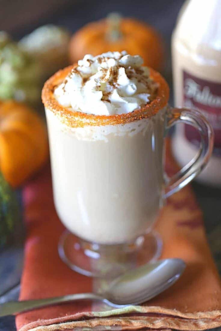 It's Pumpkin Spice Latte season. How about a boozy twist to the favorite fall pumpkin drink? Raise a mug to this delicious Drunken Pumpkin Spiced Latte. This spiked pumpkin spice latte drink is the perfect adult fall drink.